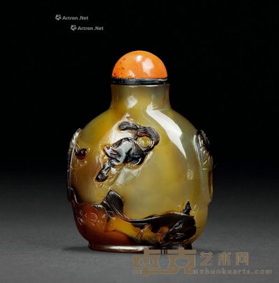 清 玛瑙巧雕动物双兽纹耳鼻烟壶 6.6×4.7×2.7cm