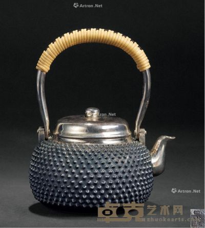 明治松荣堂款 纯银铸钉纹茶壶 15×12.3cm