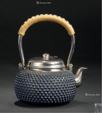 明治松荣堂款 纯银铸钉纹茶壶