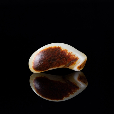 和田玉红皮籽料原石