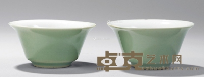 清康熙 粉青釉光素撇口杯 （一对） 高5cm；直径9.7cm