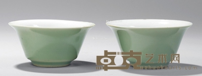 清康熙 粉青釉光素撇口杯 （一对） 高5cm；直径9.7cm