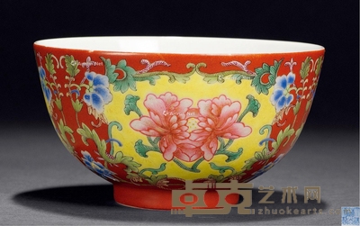 清道光 珊瑚红地洋彩花卉碗 直径11cm