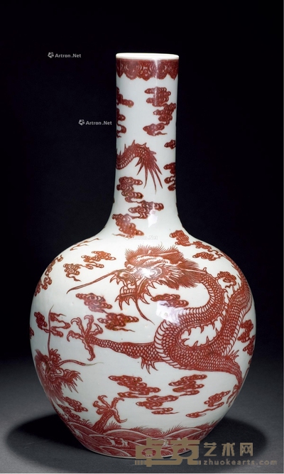清中期 釉里红云龙纹瓶 高32.5cm