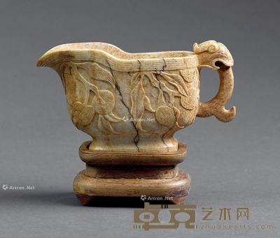 明代 荔枝纹玉匜 宽13.5cm；高7.5cm