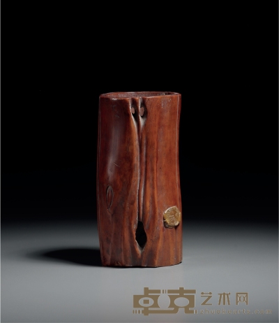 清 黄杨木镂空雕随形笔筒 高13.3cm；口径6.5cm
