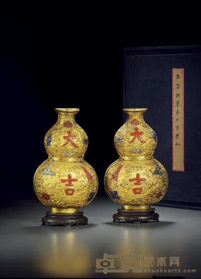 清 铜鎏金嵌宝石大吉壁瓶 （一对） 带座高24.5cm