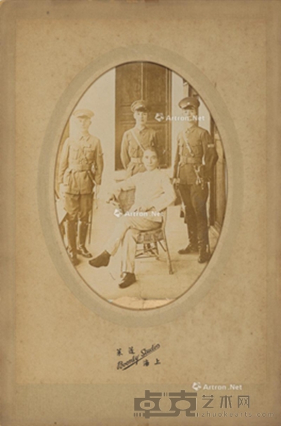 1924年作 孙中山 、蒋介石、何应钦、王柏龄 黄埔军校成立当年四人合影照片 12.5×9cm