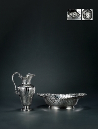 1895年制 纯银大型酒壶 配托盆