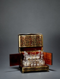 拿破仑3世时期制 铜鎏金细镶嵌黑檀木酒盒 配巴卡拉水晶酒具