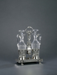 1810年制 纯银瓶架 配水晶瓶
