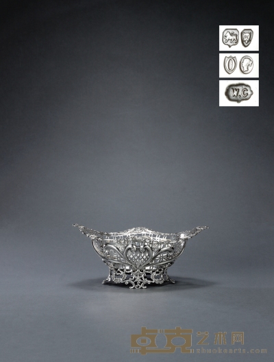 1889年制 纯银镂空雕花果篮 长30cm；宽20.8cm