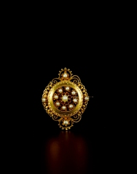 1860年制 花朵形珍珠胸针