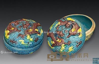 康熙款 淡蓝釉浮雕龙纹扁圆形印泥盒 （一对） 直径7cm