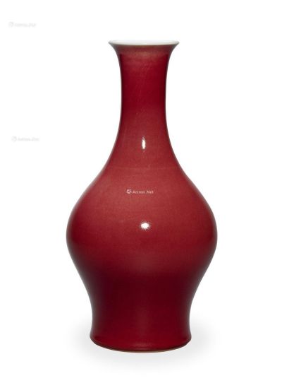 清中期 霁红釉橄榄瓶