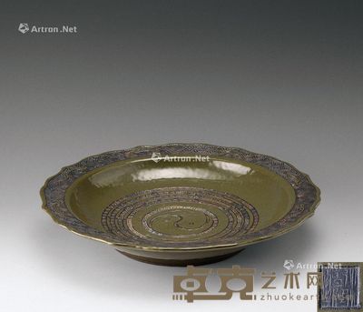 清代 茶叶末釉八卦纹花口盘 直径37cm；高6.5cm