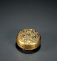 清·铜鎏金开光镂雕花鸟纹香盒