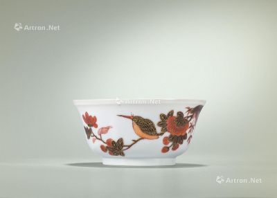 清十八世纪 粉彩描金花鸟纹碗