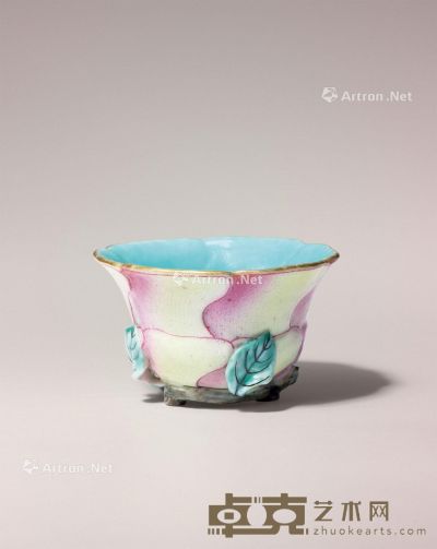 清十八世纪 粉彩桃式杯 直径7cm