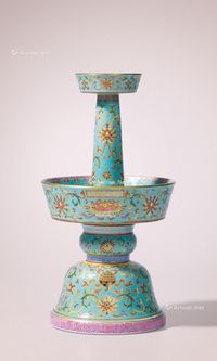 清乾隆 松绿地粉彩描金缠枝宝相花八吉祥纹烛台