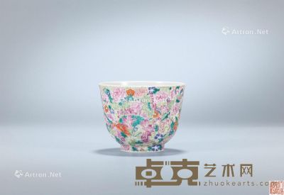 清嘉庆 粉彩万花献瑞纹杯 直径8.1cm