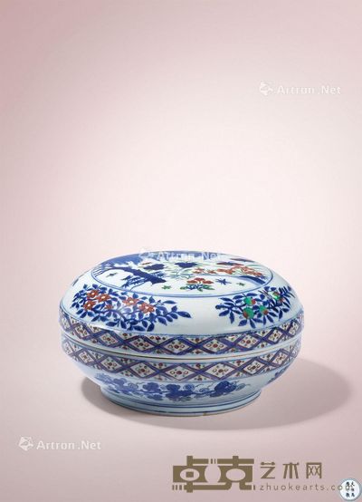 明万历 青花五彩花蝶纹盖盒 直径24cm