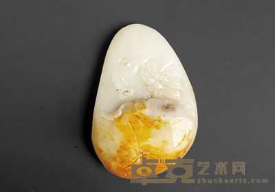 和田玉带皮巧雕挂件(附鉴定证书)