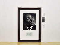 美国民权运动领袖马丁·路德·金（Martin Luther King）亲署祝福便笺一张