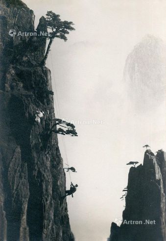 卢施福 1970年作 峭壁攀登黄山
