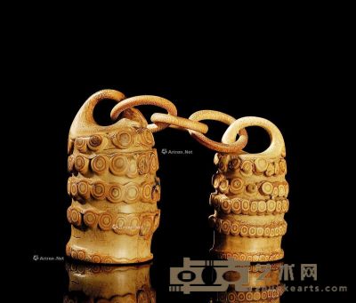竹雕链环章 5.6×3×3cm；4.8×2.7×2.7cm