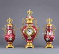 1880年左右作 红瓷三件套钟