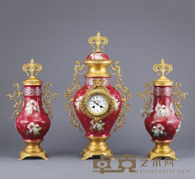 1880年左右作 红瓷三件套钟 高56cm；宽36cm；瓶高53cm