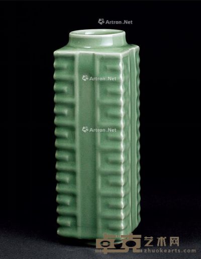 龙泉窑琮式瓶 高24.5cm