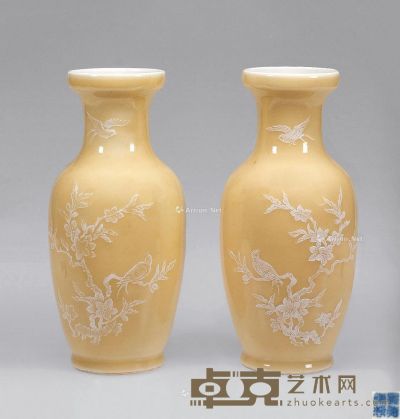 70年代 黄釉堆白花鸟花瓶 （一对） 高20cm