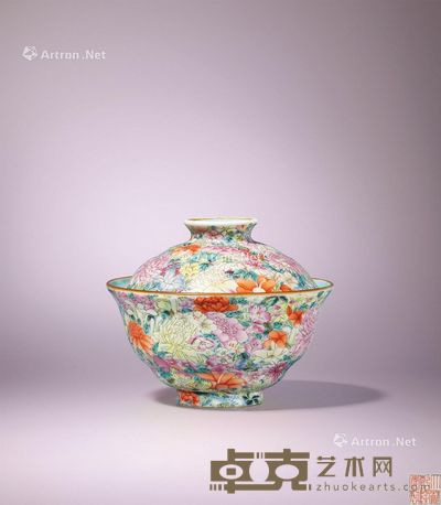 清乾隆 粉彩万花献瑞图盖碗 直径10.2cm