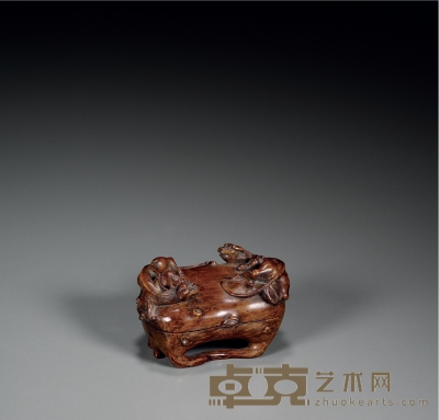 清·竹雕螭虎纹香盒 高：4.1cm 长：7.2cm 宽：4.7cm