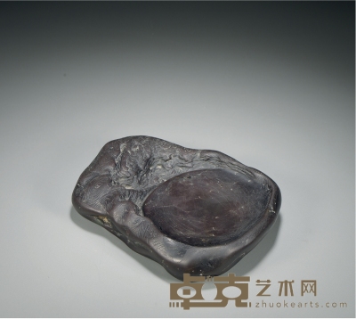 清·松树云纹端砚 长：20.8cm 宽：15.5cm