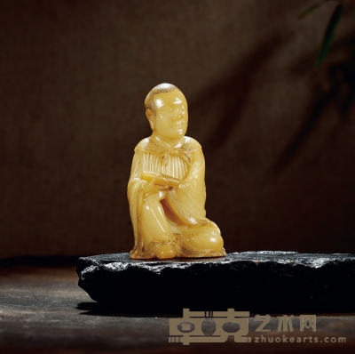 清·寿山芙蓉石持卷罗汉摆件 高11.3cm