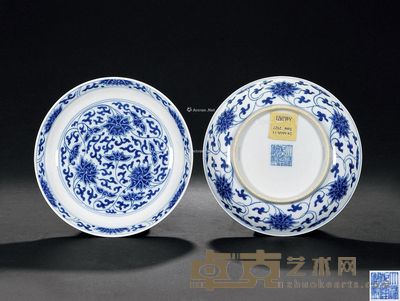 清乾隆 青花缠枝莲纹盘 （一对） 直径15cm