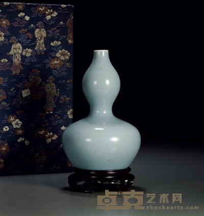 清雍正·仿官釉葫芦瓶 高：16.3cm带座高：18.8cm