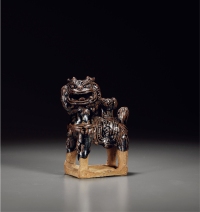 宋·褐釉狮型烛台