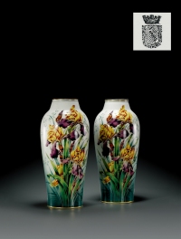 圣阿芒莱索瓷业公司   描金釉下彩花卉花瓶一对