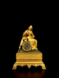 铜鎏金人物台钟