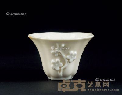 清代 德化窑兰花梅花纹杯 高5.5cm