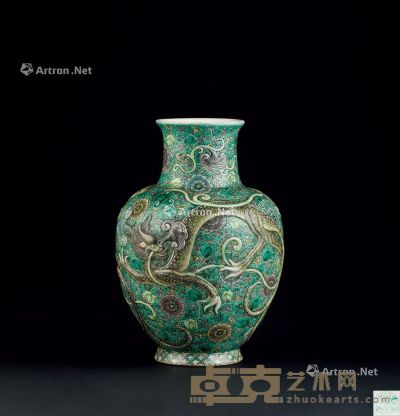 清代 素三彩龙纹瓶 高19.7cm