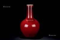 清代 霁红釉天球瓶