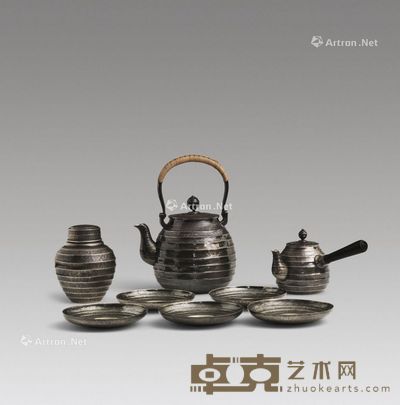 弦纹银茶具 长15.5cm；547g；208g；205g；458g