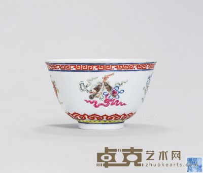 清道光 粉彩莲托八宝纹茶碗 直径10.8cm