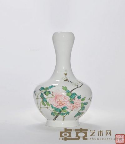 民国 粉彩牡丹纹蒜头瓶 高29cm