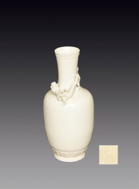 白釉雕塑螭龙观音瓶